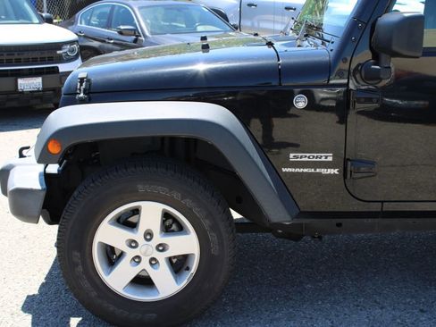 Used 2018 Jeep Wrangler Sport AWD/4WD image 7