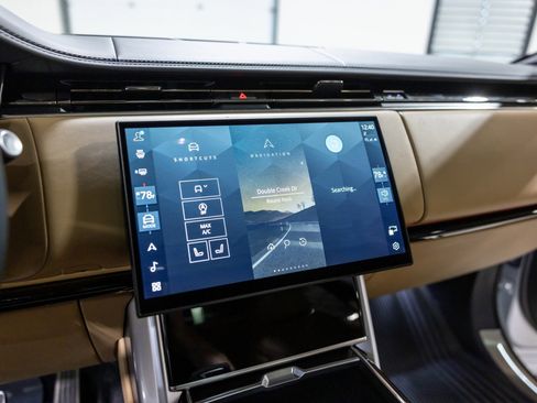 Used 2025 Land Rover Range Rover SE image 41