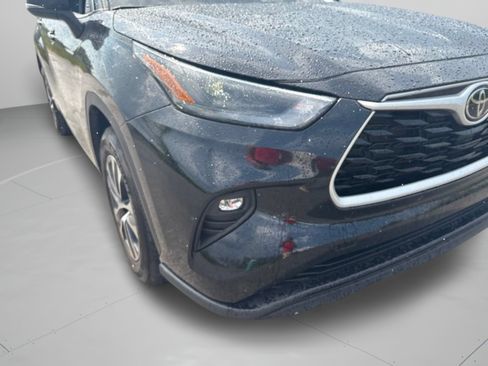 Used 2024 Toyota Highlander XLE FWD image 9
