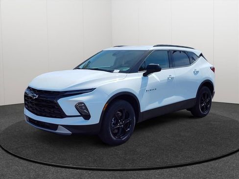 New 2026 Chevrolet Blazer LT w/ Convenience Package FWD image 3