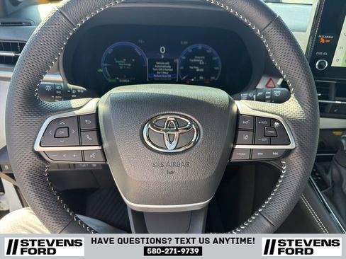 Used 2026 Toyota Sienna XSE AWD/4WD image 21