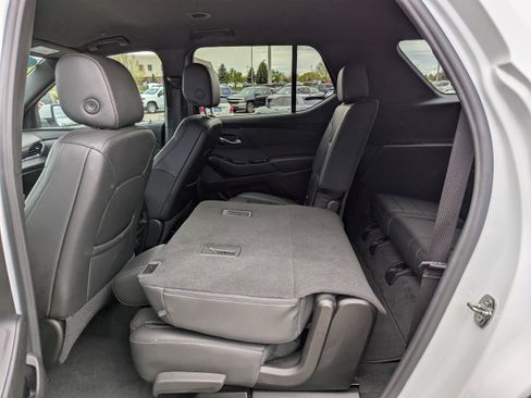 Certified 2023 Chevrolet Traverse LT w/ Rear Camera Mirror Package image 33