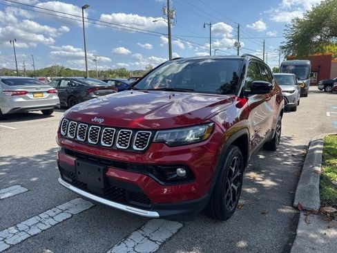 Used 2025 Jeep Compass Limited AWD/4WD image 4