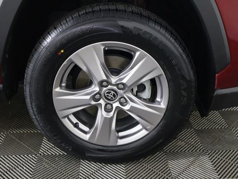 Used 2022 Toyota RAV4 XLE AWD/4WD image 19