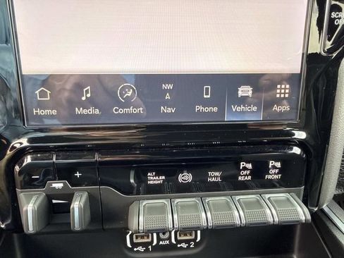 Used 2024 RAM 3500 Laramie w/ Night Edition image 26