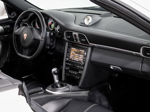 Used 2011 Porsche 911 Turbo image 29