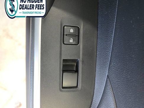Used 2019 Toyota RAV4 LE FWD image 20