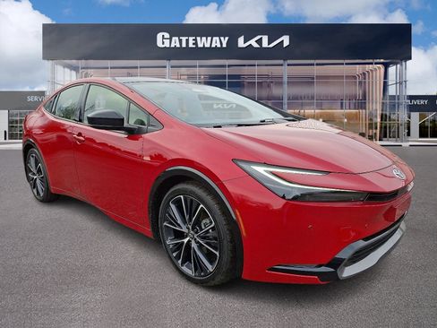 Used 2024 Toyota Prius XLE image 1