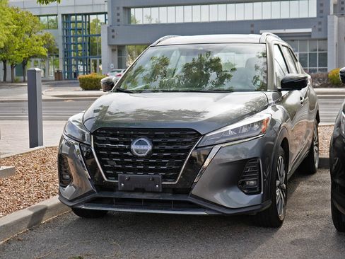 Used 2024 Nissan Kicks SR image 1