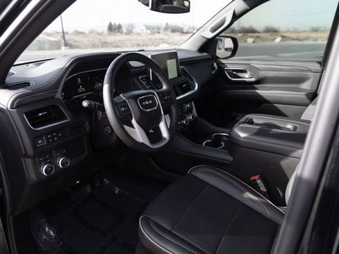 Used 2024 GMC Yukon XL SLT image 14