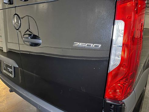 Used 2025 Mercedes-Benz Sprinter 2500 image 16