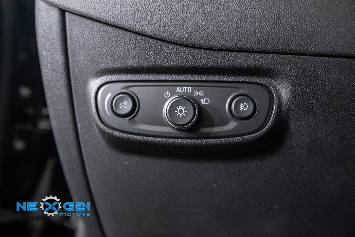 Used 2024 Chevrolet Equinox Premier AWD/4WD image 16