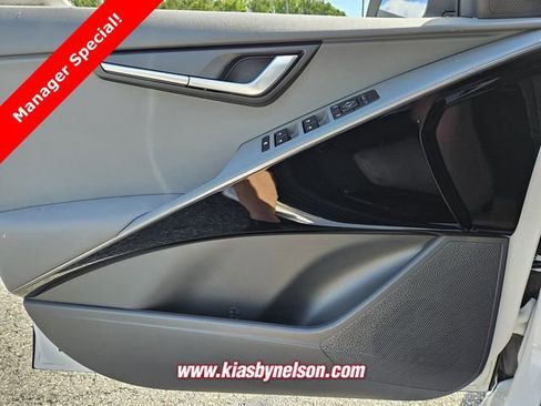 New 2025 Kia Niro EX image 14