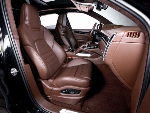 Used 2022 Porsche Cayenne Turbo S image 57