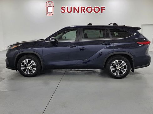 Used 2023 Toyota Highlander XLE FWD image 5