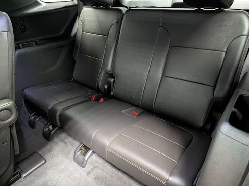 Used 2023 Chevrolet Traverse Premier AWD/4WD image 16