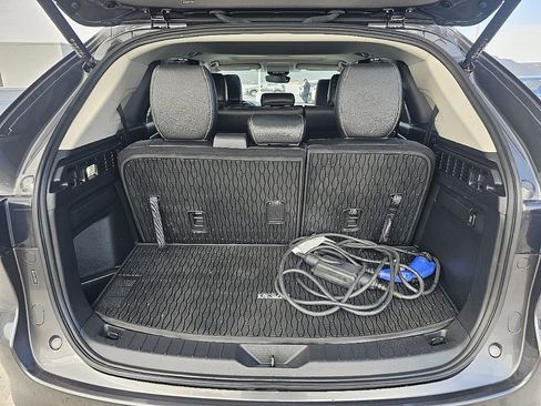 Certified 2024 MAZDA CX-90 Plug-In Hybrid w/ Preferred AWD/4WD image 11