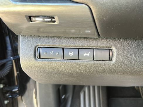 Certified 2024 Nissan Pathfinder SL image 13