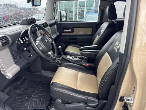 Used 2014 Toyota FJ Cruiser 4WD w/ Upgrade Package image 10