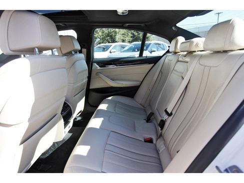 Used 2020 BMW 530i w/ Convenience Package image 32