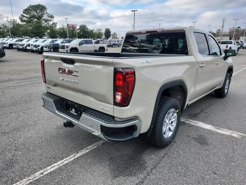 New 2026 GMC Sierra 1500 SLE image 3