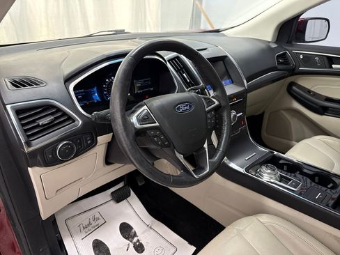 Used 2019 Ford Edge Titanium image 19