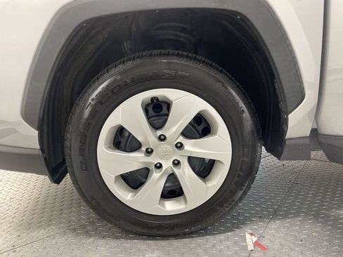 Used 2021 Toyota RAV4 LE w/ Carpet Mat Package (TMS) AWD/4WD image 12