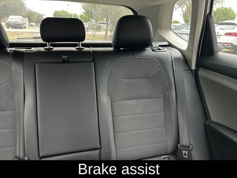 Used 2022 Volkswagen Taos SE image 13