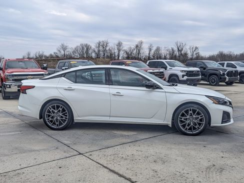 Used 2024 Nissan Altima 2.0 SR image 6