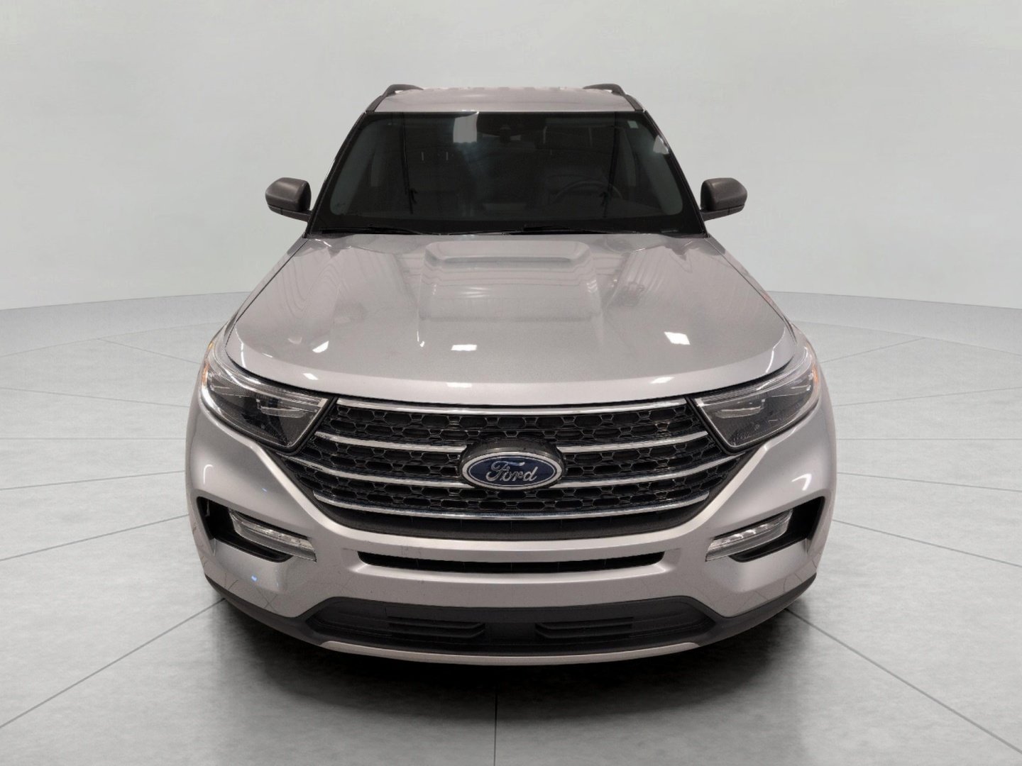 Used 2024 Ford Explorer XLT w/ Equipment Group 202A AWD/4WD image 14