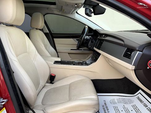 Used 2018 Jaguar XF Prestige image 11