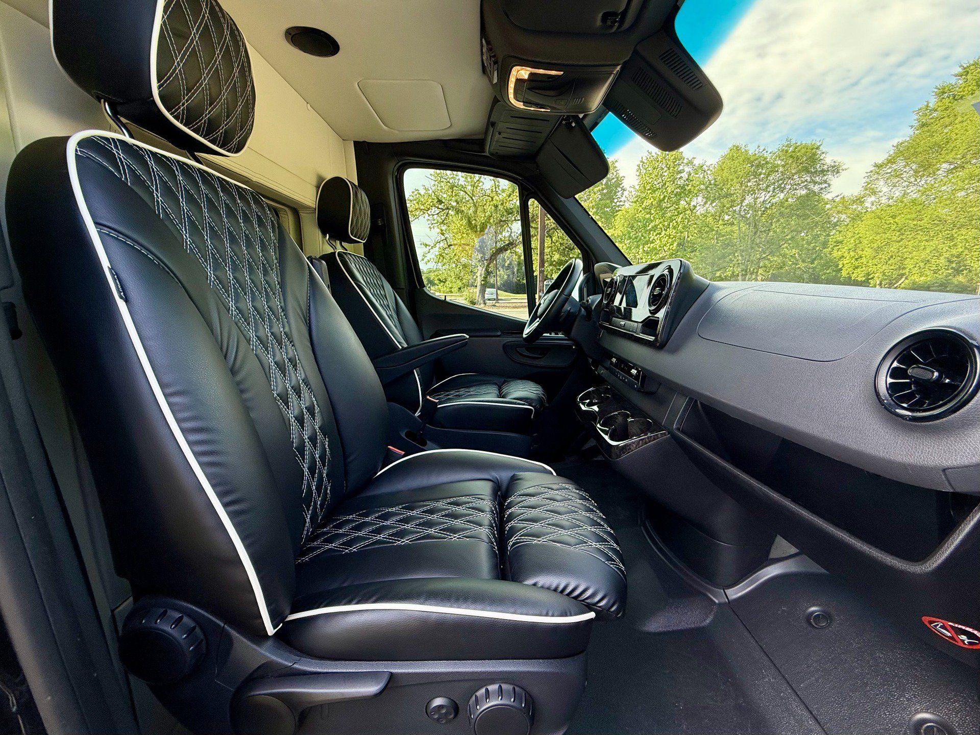Used 2022 Mercedes-Benz Sprinter 2500 w/ Parking Package image 13