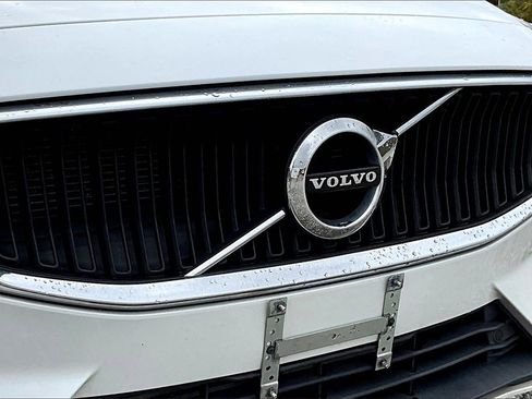 Used 2020 Volvo S60 T6 Momentum image 25