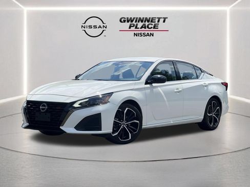 Used 2024 Nissan Altima 2.5 SR FWD image 1