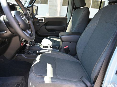 Used 2024 Jeep Wrangler Unlimited AWD/4WD image 17