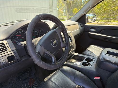 Used 2008 Chevrolet Suburban LT w/ LT Preferred Equipment Group image 10