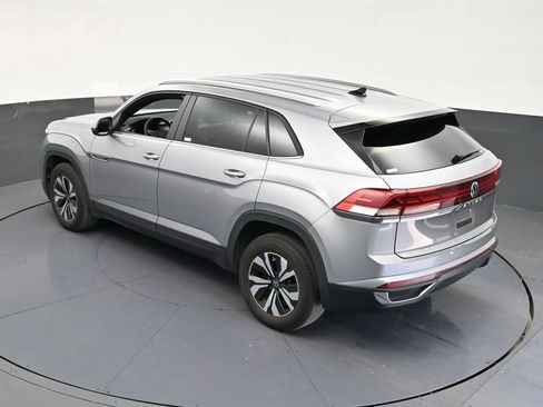 Used 2024 Volkswagen Atlas Cross Sport SE FWD image 14