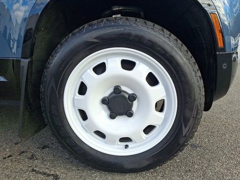 Used 2025 Land Rover Defender 110 S image 8