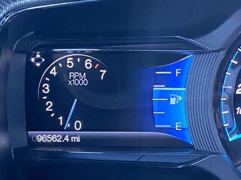 Used 2015 Ford Taurus SHO image 12