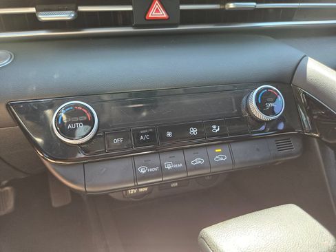Used 2025 Hyundai Elantra Hybrid FWD image 28
