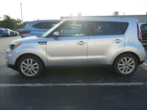 Used 2018 Kia Soul + FWD image 4