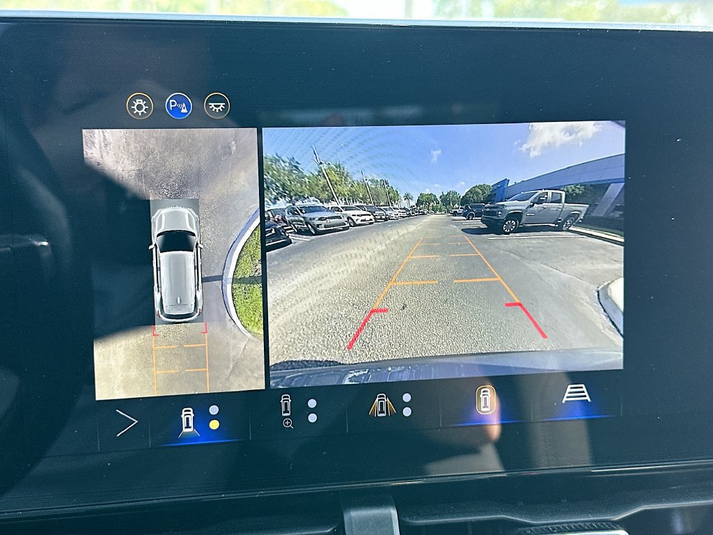 Certified 2026 Chevrolet Equinox LT w/ Safety and Technology Package FWD image 13