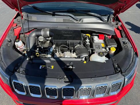Certified 2024 Jeep Compass Latitude AWD/4WD image 11