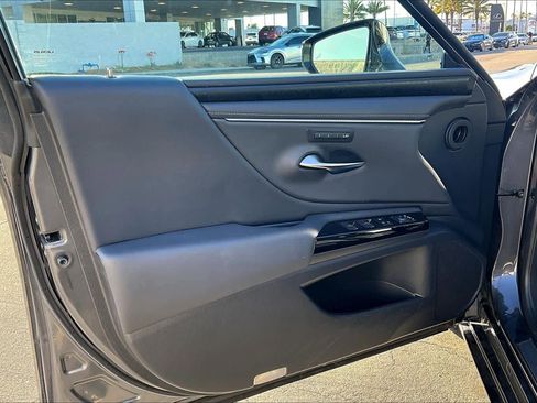 Used 2022 Lexus ES 300h w/ Premium Package image 22