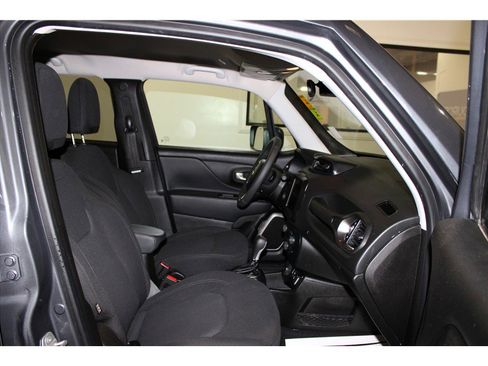 Used 2023 Jeep Renegade Latitude image 23