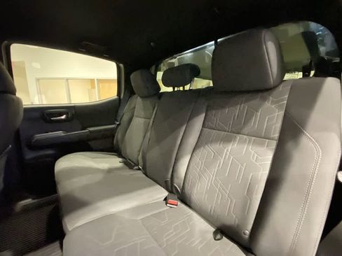 Used 2018 Toyota Tacoma TRD Off-Road image 25