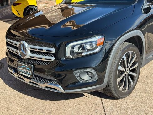 Used 2022 Mercedes-Benz GLB 250 4MATIC w/ Premium Package Lite image 12
