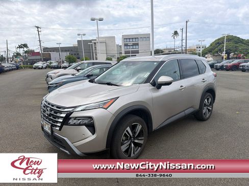 Used 2025 Nissan Rogue SL FWD image 1