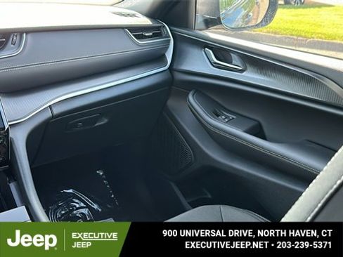 New 2025 Jeep Grand Cherokee Laredo w/ Luxury Tech Group I image 25