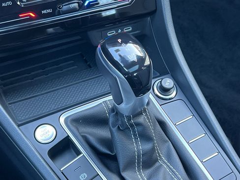 Certified 2025 Volkswagen Jetta SE image 20
